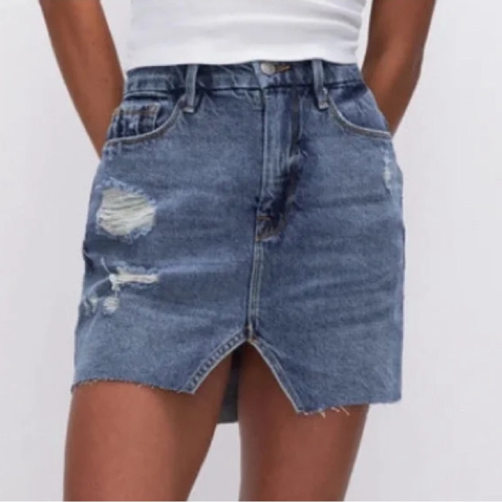 Good American Distressed Raw Hem Notch Denim Jean‎ Mini Skirt